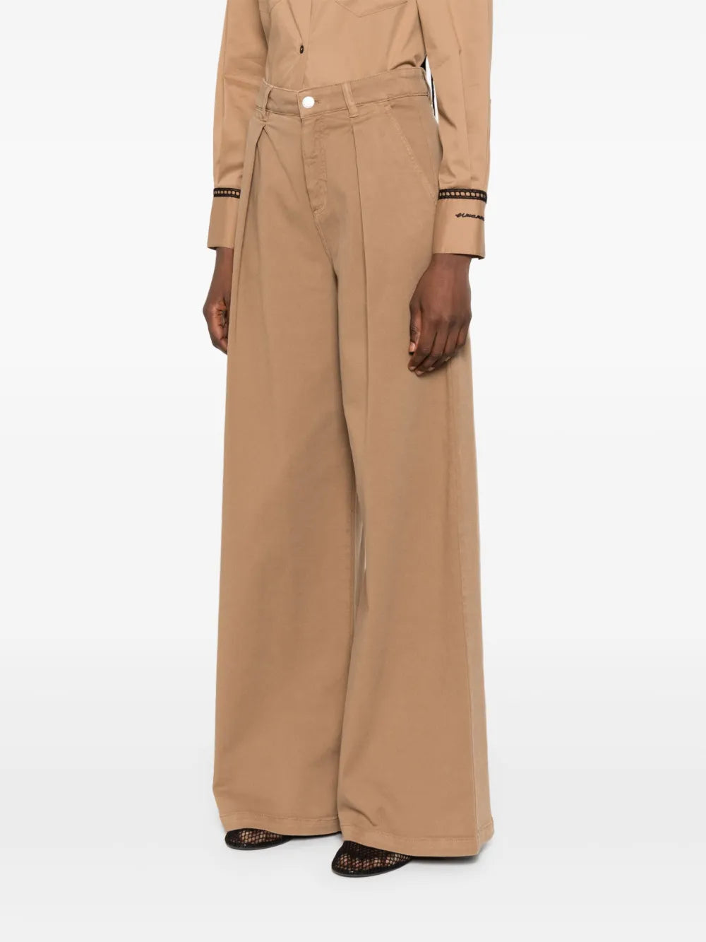 Pantalón ancho con pinzas