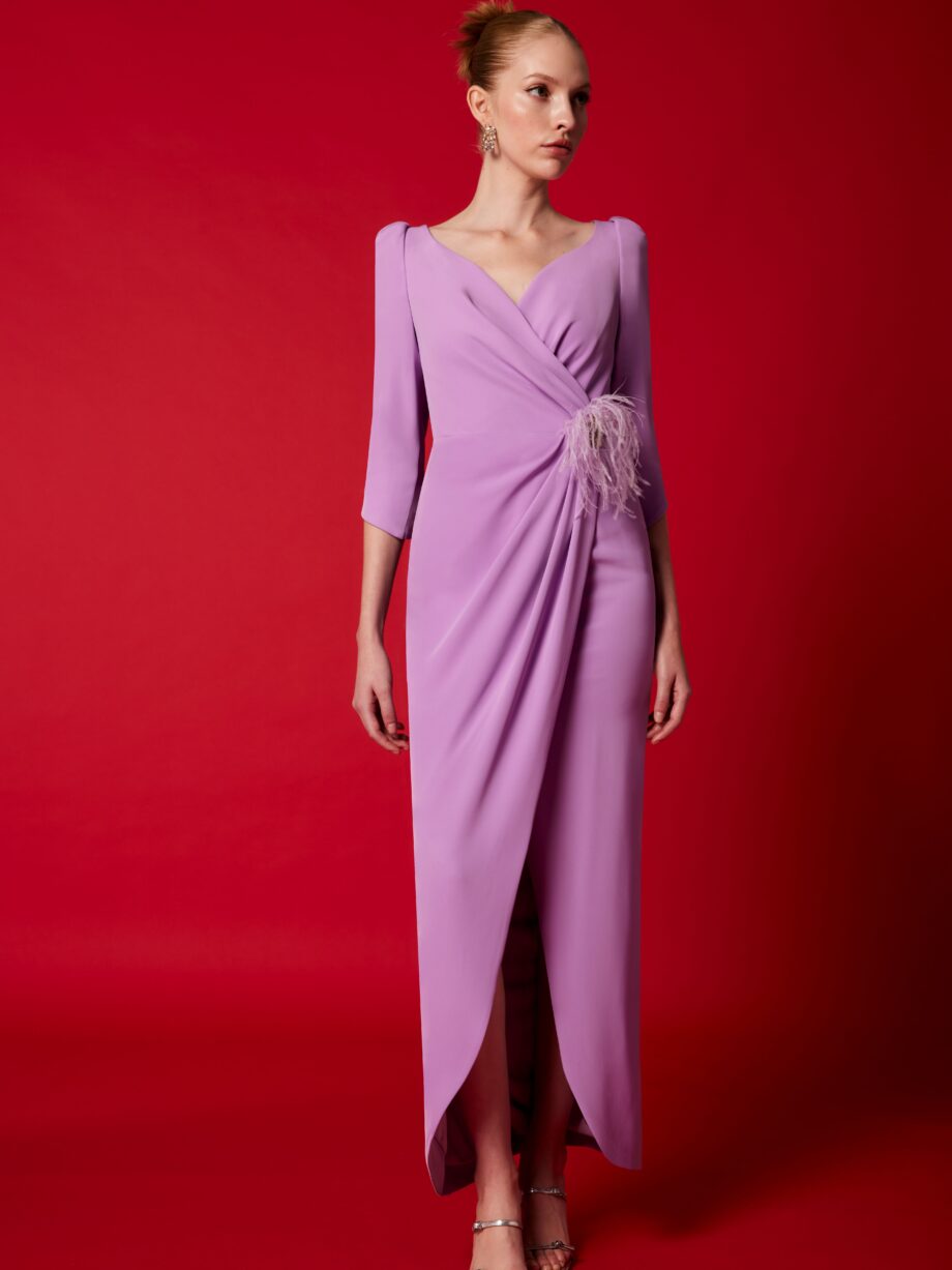 Vestido madrina broche con plumas
