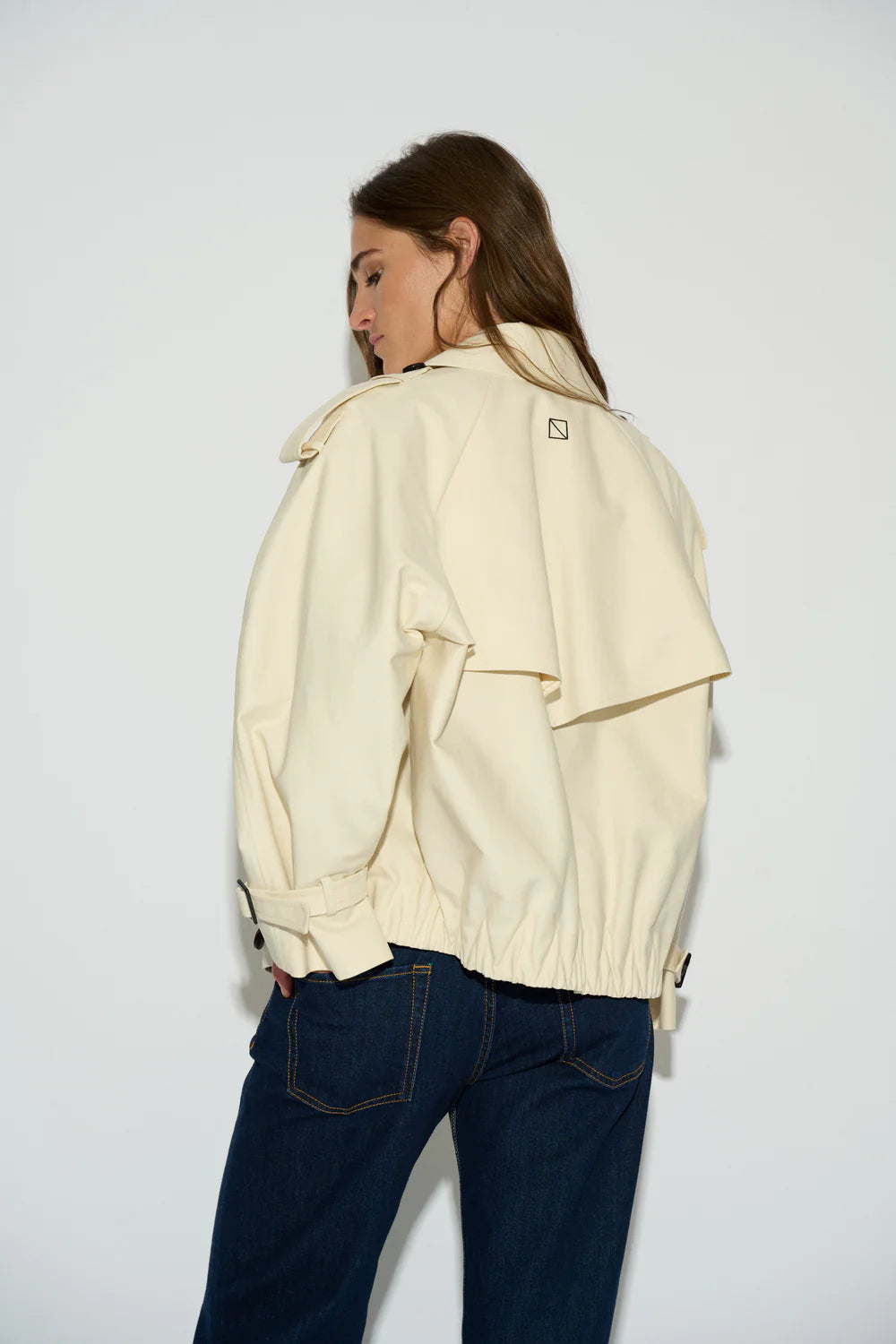 GABARDINA ELLIE CORTA CUELLO SOLAPA BEIGE