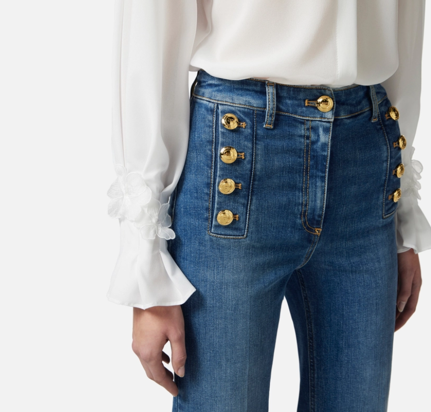 Jeans de pata ancha con botones