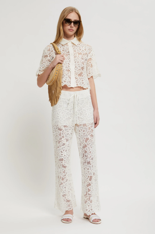 Camisa corta con encaje rebrodé