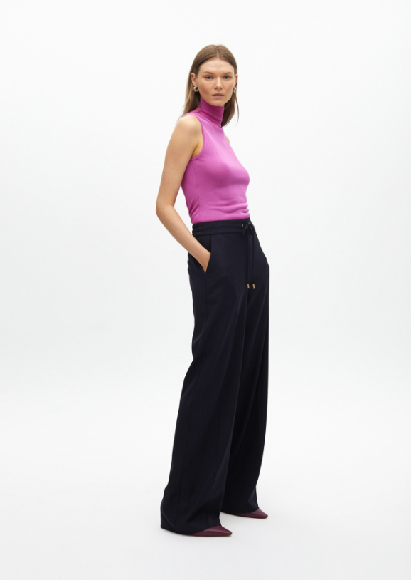 Pantalón Recto con Goma Raya Diplomática
