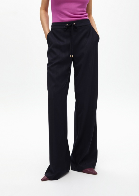 Pantalón Recto con Goma Raya Diplomática