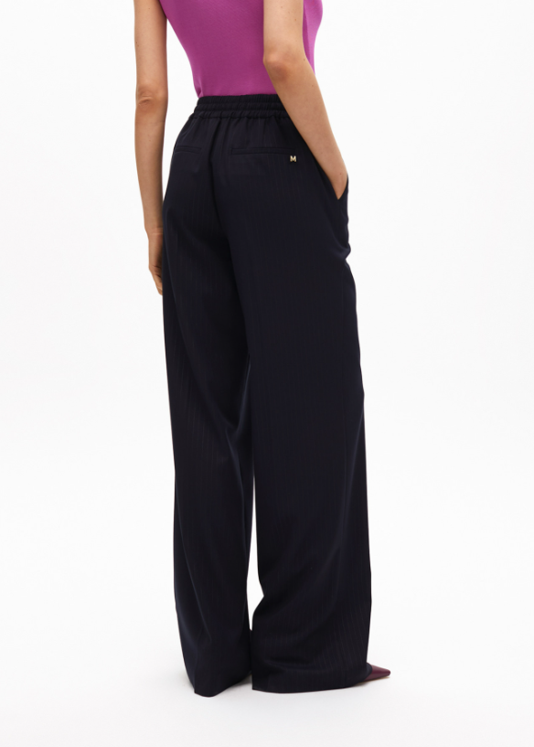 Pantalón Recto con Goma Raya Diplomática