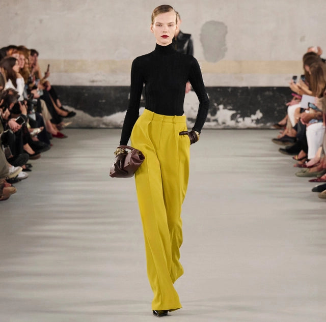 Pantalón de crepé ligero con cinturón