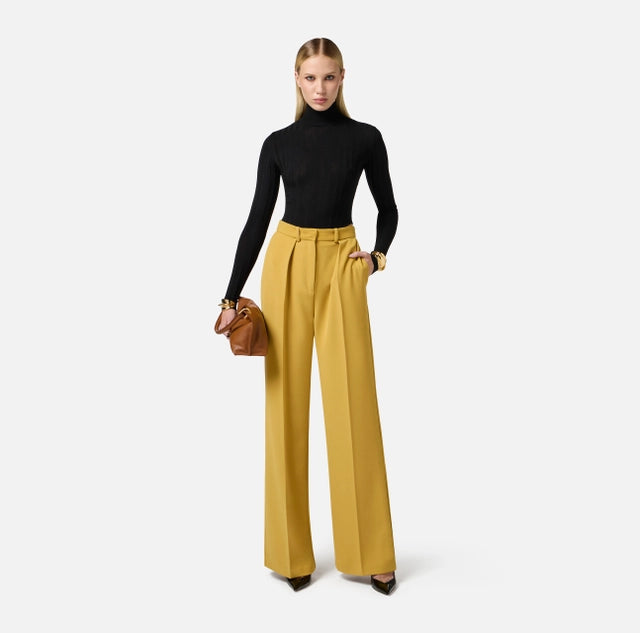 Pantalón de crepé ligero con cinturón