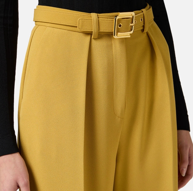 Pantalón de crepé ligero con cinturón