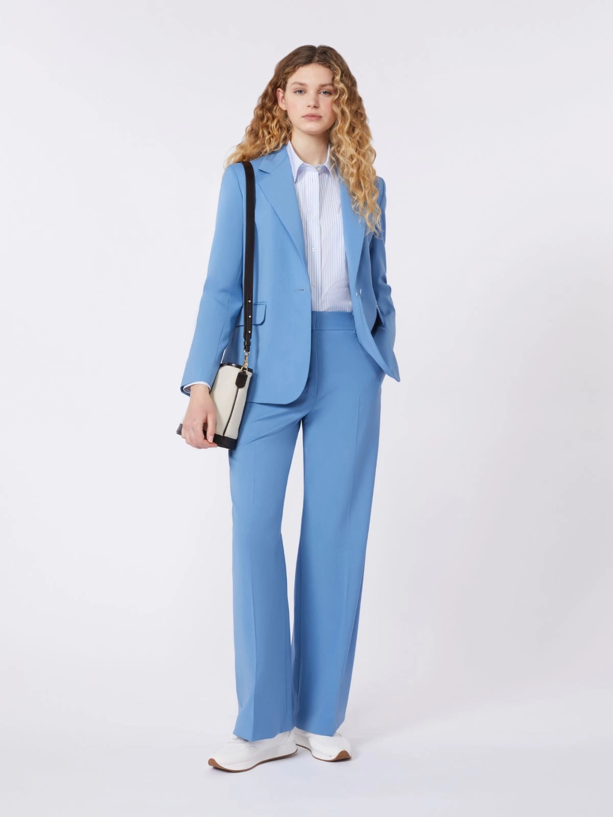 Blazer de lana elástica