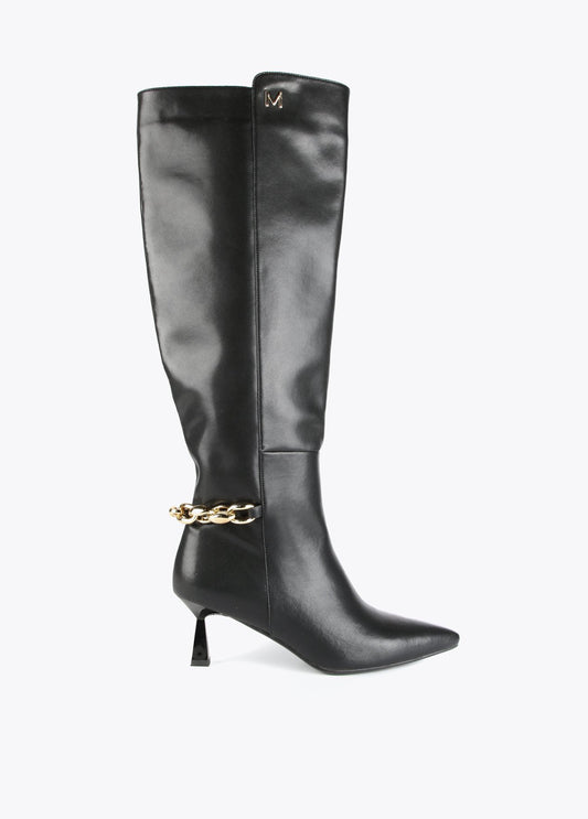 Bota alta piel  con cadena. MAITE by Lola Casademunt