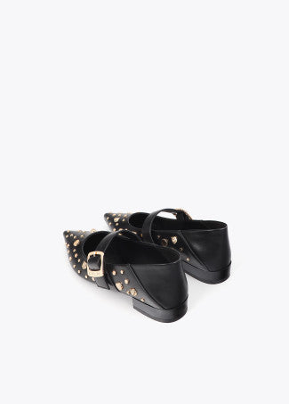 Zapato plano con detalle tachas de leopardo