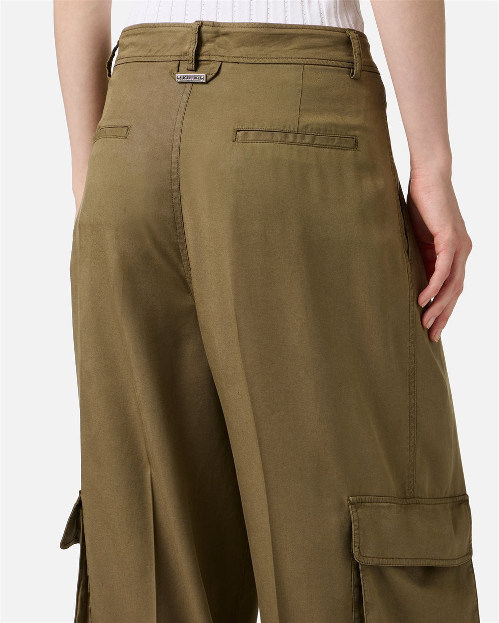 Pantalones caqui relaxed Iceberg