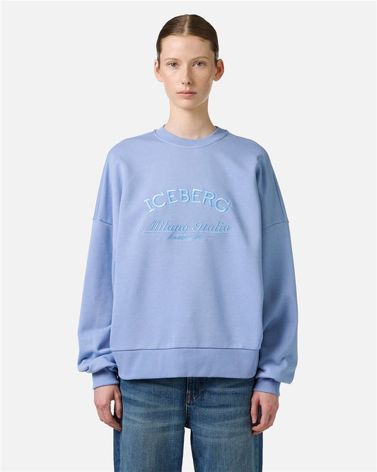 Sudadera azul empolvado de corte regular en tejido sostenible con logotipo bordado.