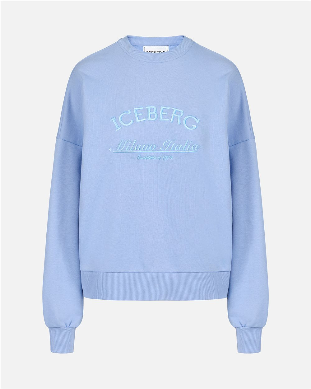 Sudadera azul empolvado de corte regular en tejido sostenible con logotipo bordado.