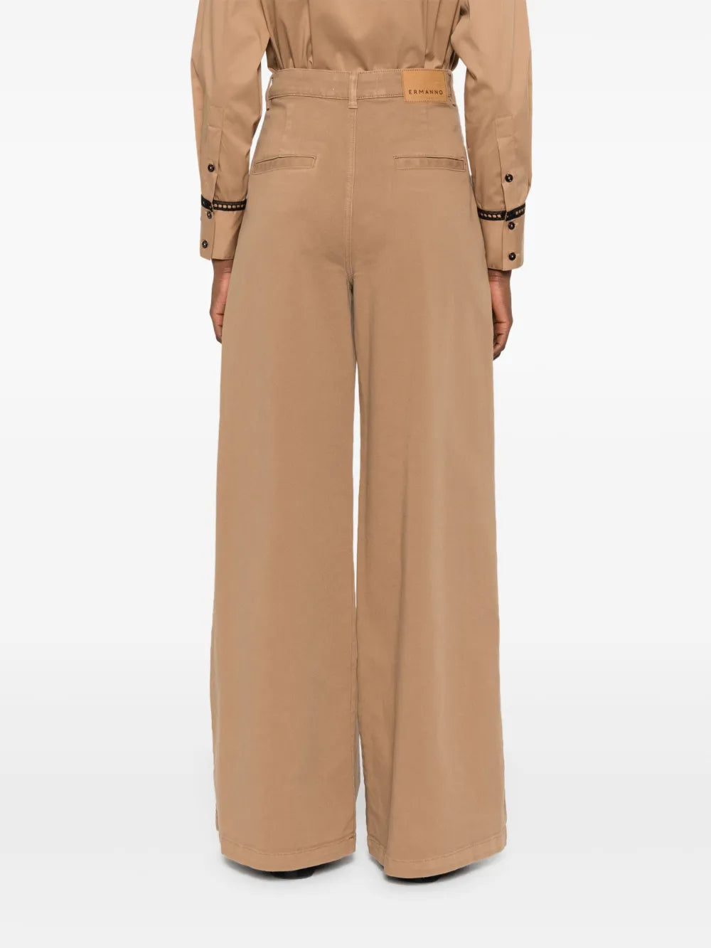 Pantalón ancho con pinzas