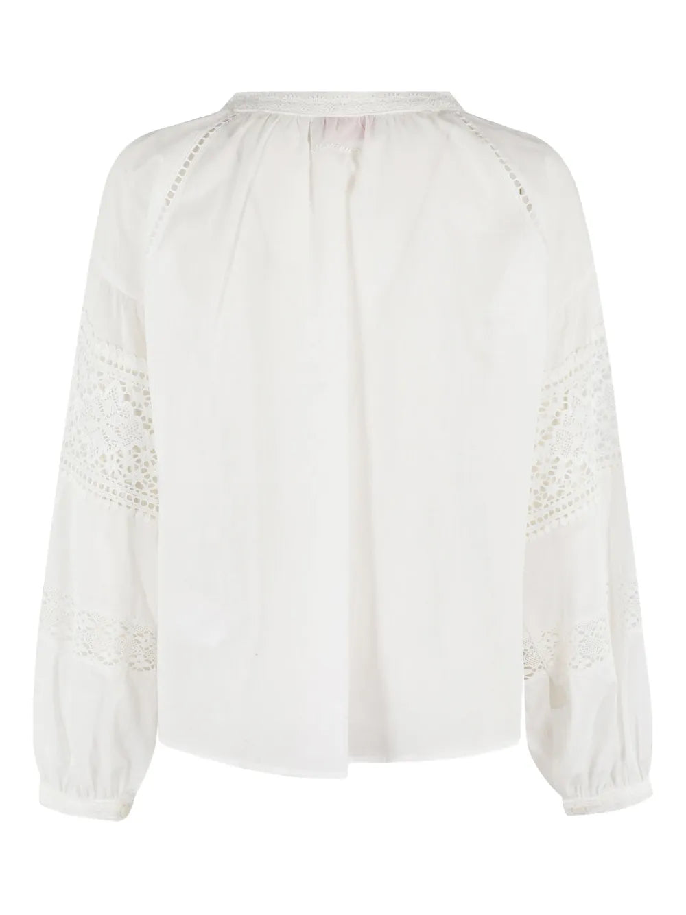 Blusa con detalle bordados mangas