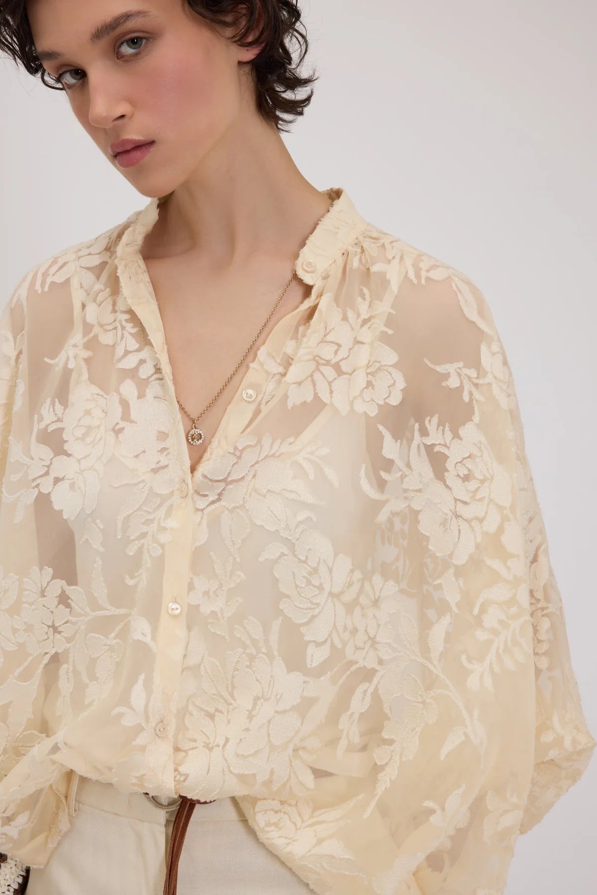 BLUSA HOLGADA DE SATÉN CON FLORES