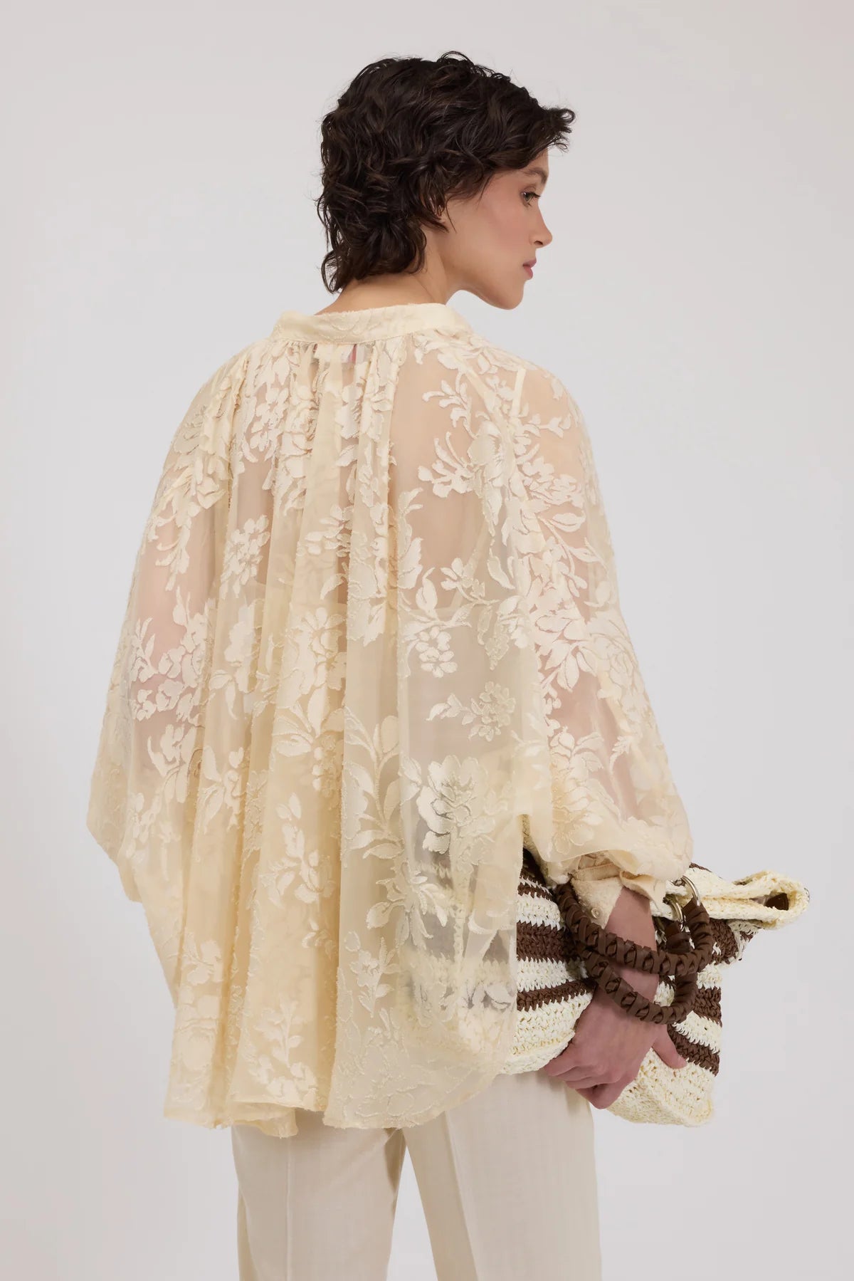 BLUSA HOLGADA DE SATÉN CON FLORES