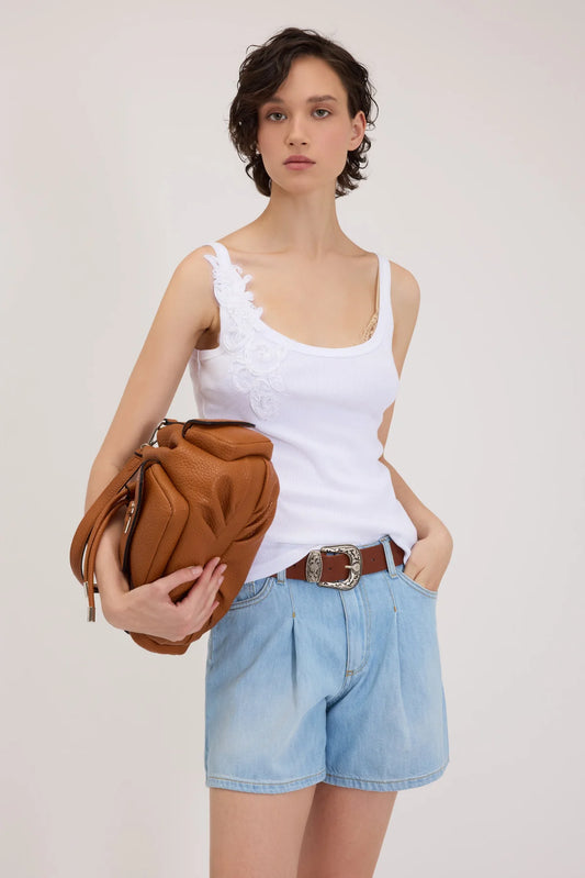 CAMISETA DE TIRANTES  ACANALADA CON BORDADO CORNELY