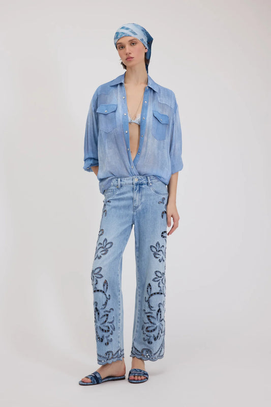 JEANS CON BORDADO INGLÉS