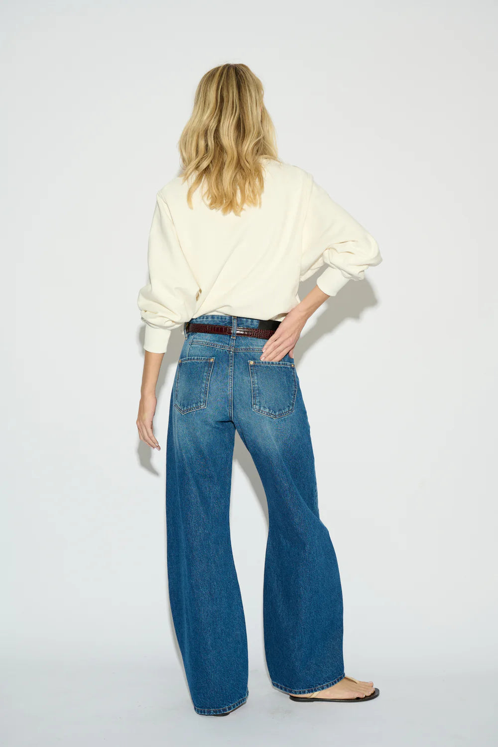 JEANS KENDRA BARREL TIRO MEDIO AZUL