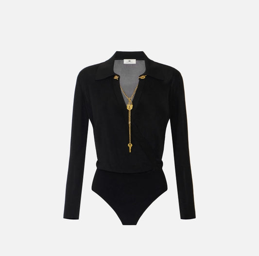 Body negro de hilo de viscosa con cadena joya