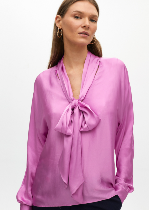 Blusa satén fluída con lazada