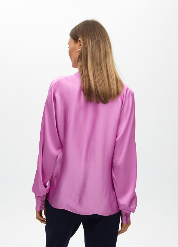 Blusa satén fluída con lazada