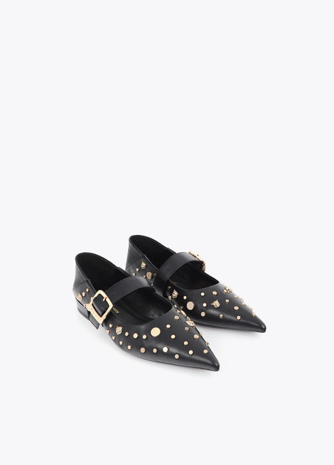 Zapato plano con detalle tachas de leopardo