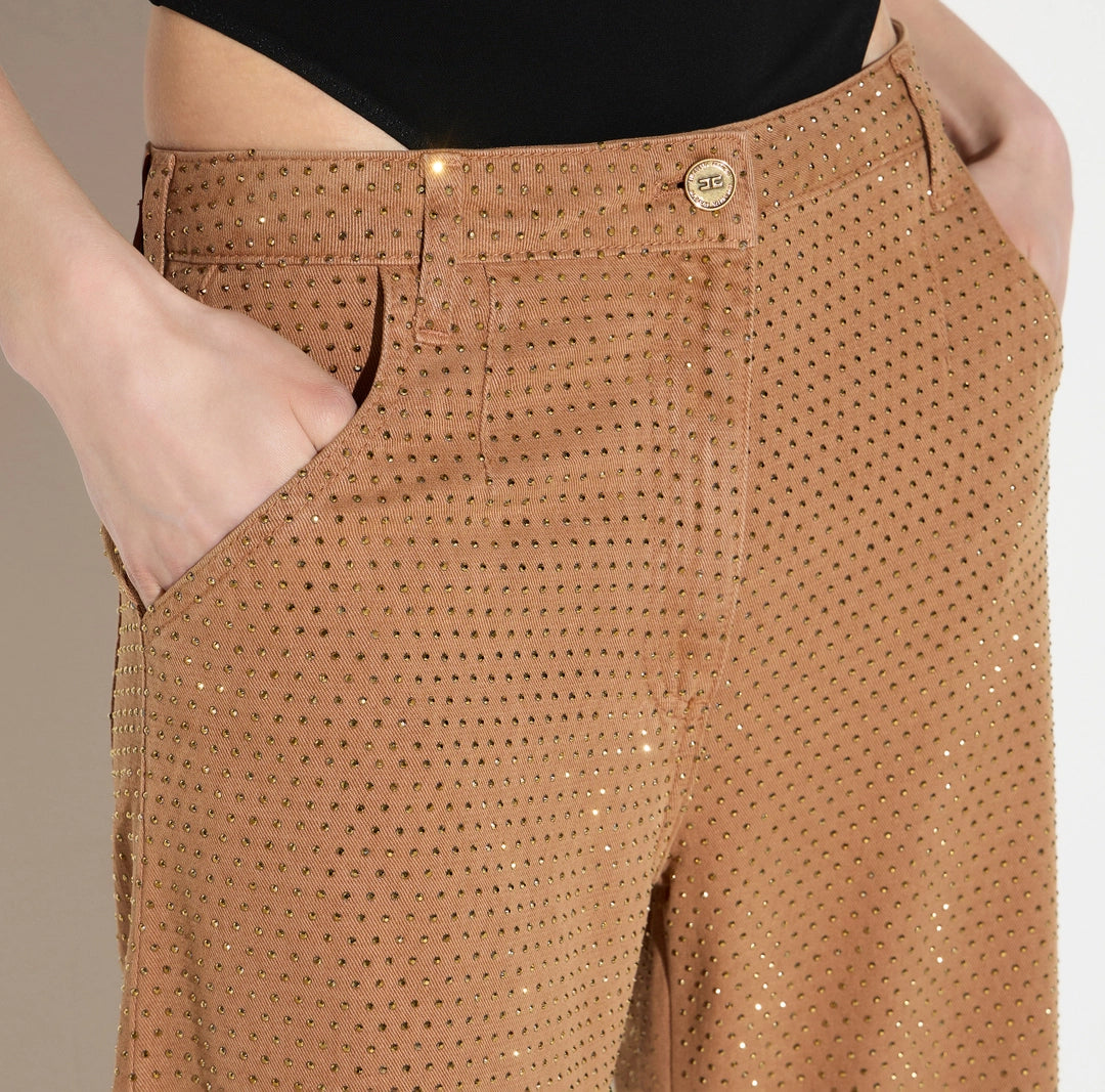 Pantalón denim de línea globo con estrás