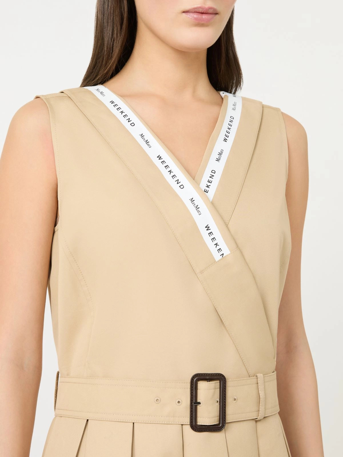 Vestido de gabardina impermeable-beige