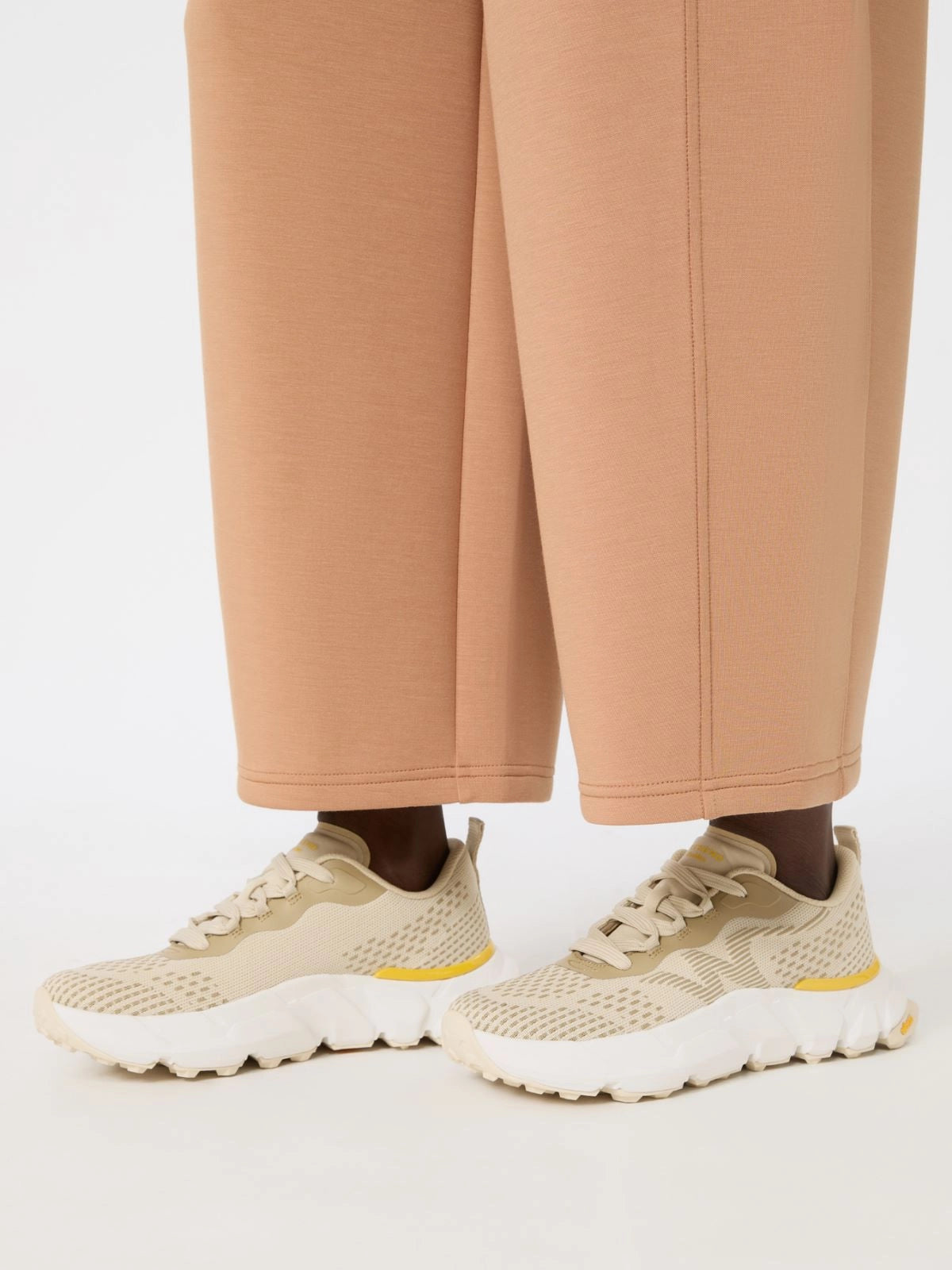 Zapatillas de malla técnica beige