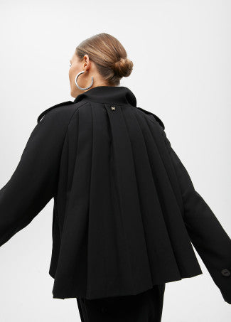 Chaqueta corta detalle plisado en espalda