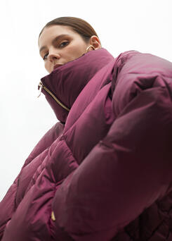 Anorak midi metalizado burdeos