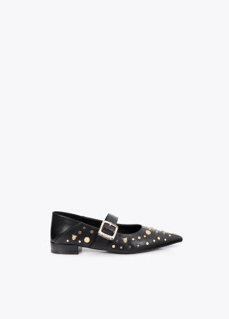 Zapato plano con detalle tachas de leopardo